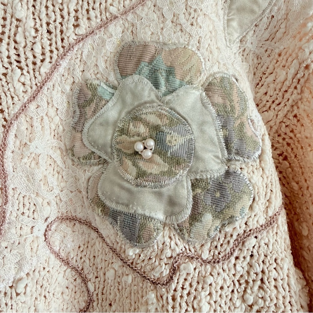 Vintage Pale Pink Floral-Appliqué Crewneck Sweater - Picture 3 of 8
